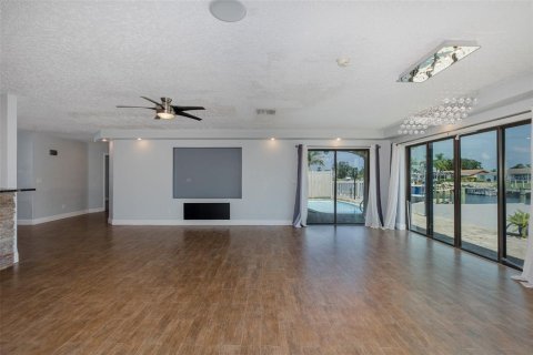 Casa en venta en New Port Richey, Florida, 3 dormitorios, 200.2 m2 № 1866476 - foto 23