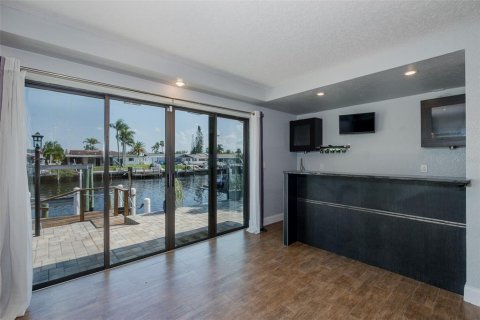 Casa en venta en New Port Richey, Florida, 3 dormitorios, 200.2 m2 № 1866476 - foto 14