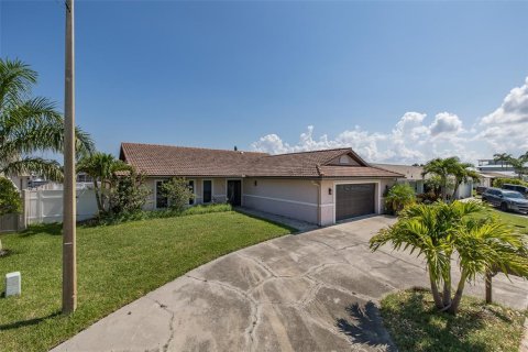 Casa en venta en New Port Richey, Florida, 3 dormitorios, 200.2 m2 № 1866476 - foto 3