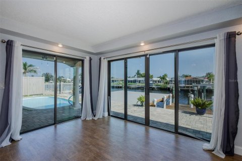 Casa en venta en New Port Richey, Florida, 3 dormitorios, 200.2 m2 № 1866476 - foto 13