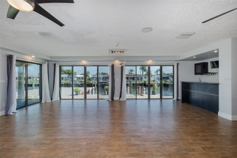 Casa en venta en New Port Richey, Florida, 3 dormitorios, 200.2 m2 № 1866476 - foto 11