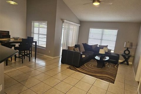House in Tampa, Florida 3 bedrooms, 131.27 sq.m. № 2215108 - photo 2