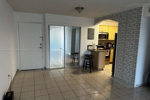 Condominio en venta en Miami, Florida, 2 dormitorios, 83.61 m2 № 2013383 - foto 2