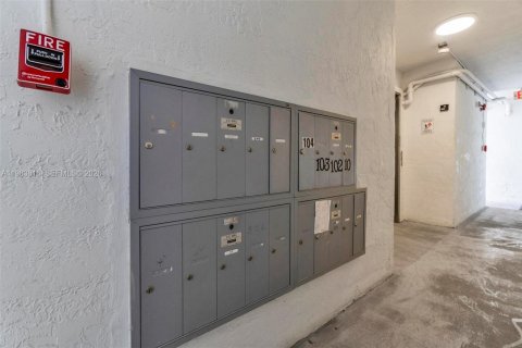 Снять в аренду квартиру в Майами, Флорида 2 спальни, 1473.06м2, № 2049466 - фото 13