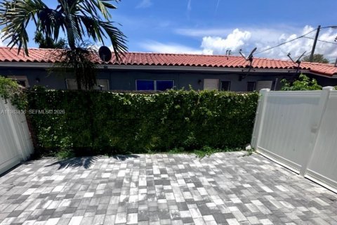 Снять в аренду квартиру в Майами, Флорида 2 спальни, 1473.06м2, № 2049466 - фото 9