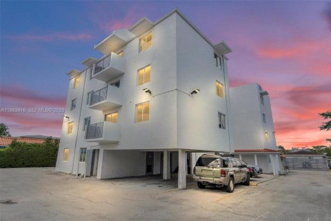 Снять в аренду квартиру в Майами, Флорида 2 спальни, 1473.06м2, № 2049466 - фото 10