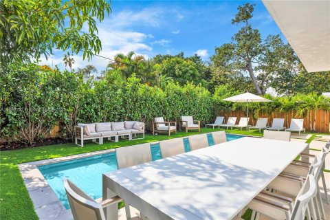 House in Miami, Florida 5 bedrooms, 187.38 sq.m. № 1949357 - photo 5
