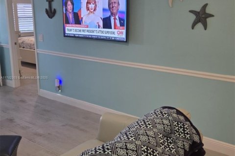 Condo in Hutchinson Island South, Florida, 2 bedrooms № 1959011 - photo 11