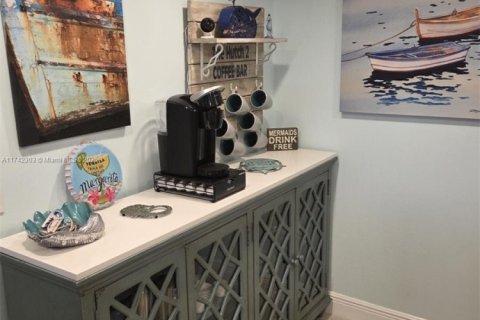 Condo in Hutchinson Island South, Florida, 2 bedrooms № 1959011 - photo 4