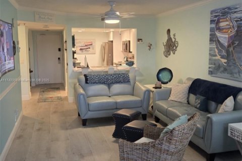 Condo in Hutchinson Island South, Florida, 2 bedrooms № 1959011 - photo 14