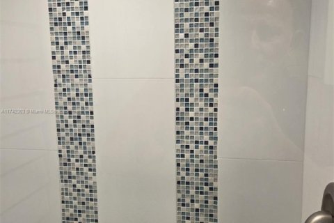 Condo in Hutchinson Island South, Florida, 2 bedrooms № 1959011 - photo 9