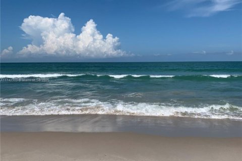 Condo in Hutchinson Island South, Florida, 2 bedrooms № 1959011 - photo 25