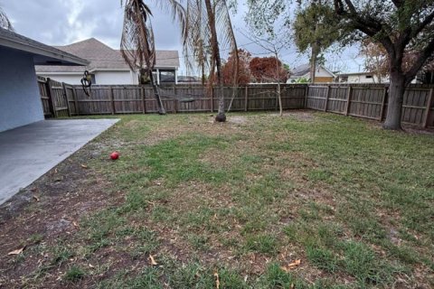 House in Port St. Lucie, Florida 3 bedrooms, 145.21 sq.m. № 2083213 - photo 15