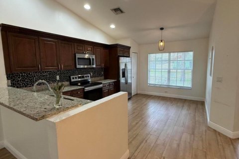 House in Port St. Lucie, Florida 3 bedrooms, 145.21 sq.m. № 2083213 - photo 8