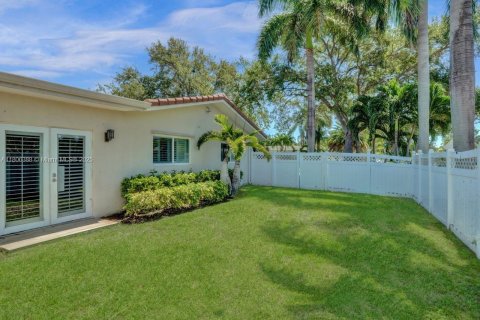 House in Lighthouse Point, Florida 3 bedrooms, 172.43 sq.m. № 1739176 - photo 25