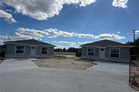 Immobilier commercial à Ocala, Floride 4 chambres, 185.99 m2 № 2425636