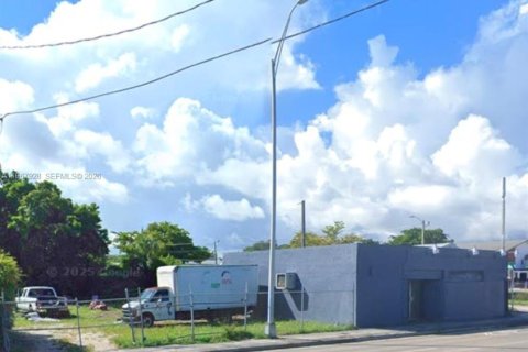 Immobilier commercial à vendre à Miami, Floride № 2079055 - photo 2
