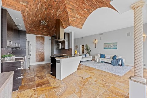 Condominio en West Palm Beach, Florida, 2 dormitorios № 2032723