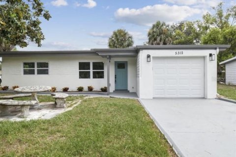 House in New Port Richey, Florida 3 bedrooms, 95.88 sq.m. № 2211539