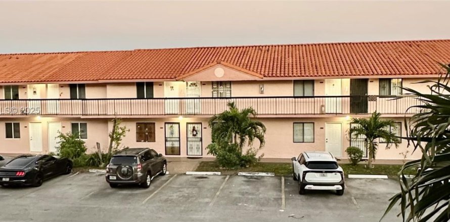 Touwnhouse à Hialeah, Floride 3 chambres, 117.15 m2 № 1994849