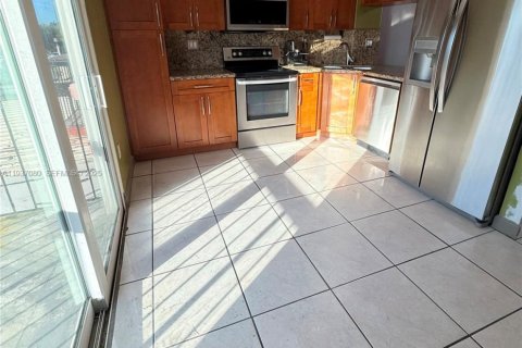 Touwnhouse à louer à Hialeah, Floride: 3 chambres, 117.15 m2 № 1994849 - photo 7