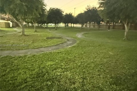 Touwnhouse à louer à Hialeah, Floride: 3 chambres, 117.15 m2 № 1994849 - photo 15