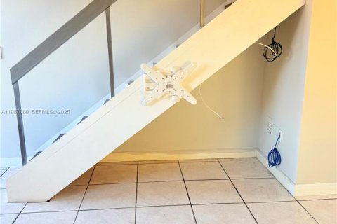 Touwnhouse à louer à Hialeah, Floride: 3 chambres, 117.15 m2 № 1994849 - photo 3