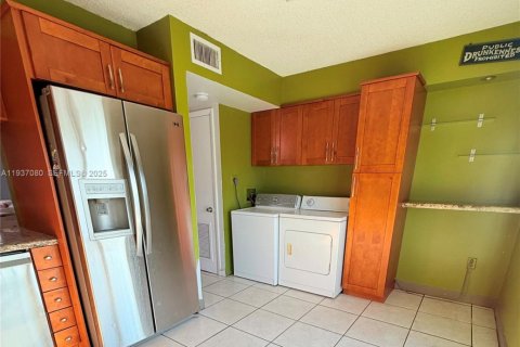 Touwnhouse à louer à Hialeah, Floride: 3 chambres, 117.15 m2 № 1994849 - photo 10