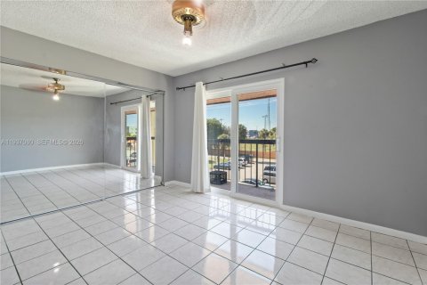 Touwnhouse à louer à Hialeah, Floride: 3 chambres, 117.15 m2 № 1994849 - photo 22