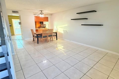 Touwnhouse à louer à Hialeah, Floride: 3 chambres, 117.15 m2 № 1994849 - photo 4