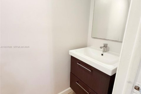 Touwnhouse à louer à Hialeah, Floride: 3 chambres, 117.15 m2 № 1994849 - photo 6