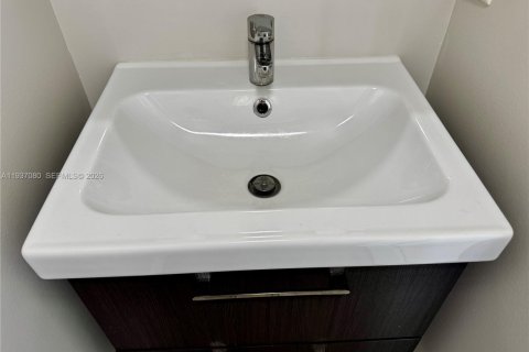 Touwnhouse à louer à Hialeah, Floride: 3 chambres, 117.15 m2 № 1994849 - photo 18