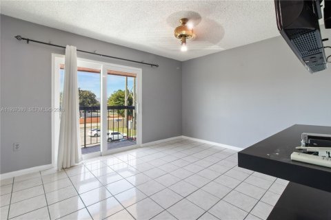 Touwnhouse à louer à Hialeah, Floride: 3 chambres, 117.15 m2 № 1994849 - photo 23