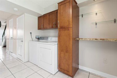 Touwnhouse à louer à Hialeah, Floride: 3 chambres, 117.15 m2 № 1994849 - photo 17