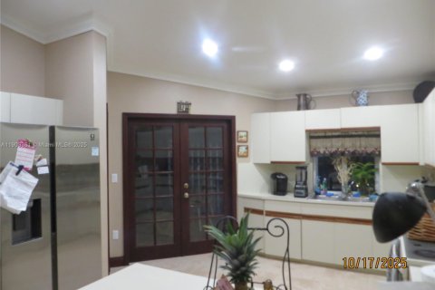 Casa en venta en Miami, Florida, 3 dormitorios, 212.1 m2 № 1954737 - foto 9