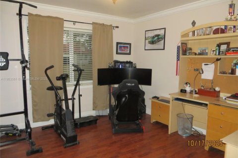 Casa en venta en Miami, Florida, 3 dormitorios, 212.1 m2 № 1954737 - foto 12