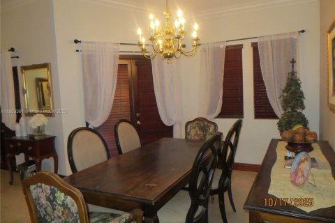 Casa en venta en Miami, Florida, 3 dormitorios, 212.1 m2 № 1954737 - foto 5