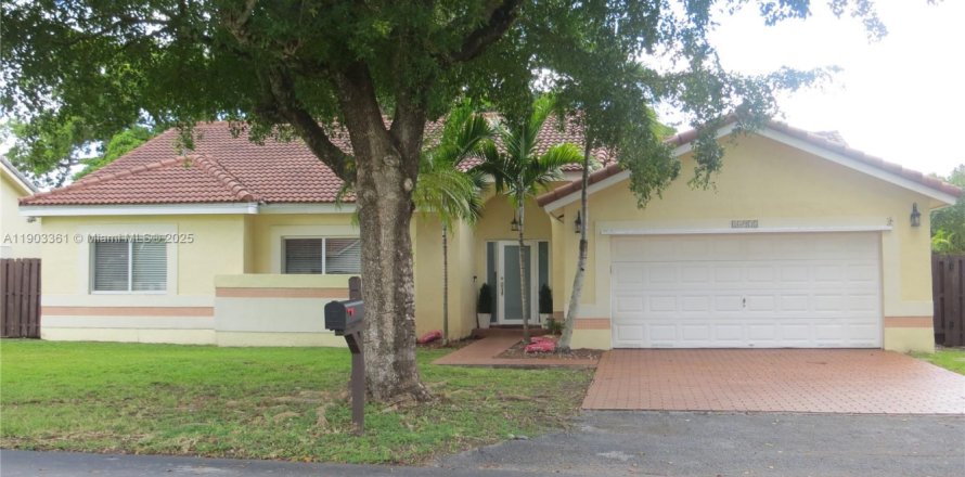 Casa en Miami, Florida 3 dormitorios, 212.1 m2 № 1954737