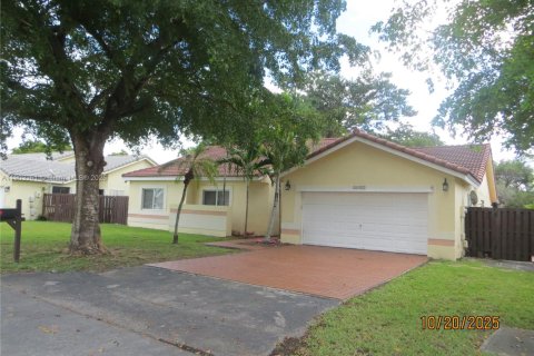 Casa en venta en Miami, Florida, 3 dormitorios, 212.1 m2 № 1954737 - foto 2