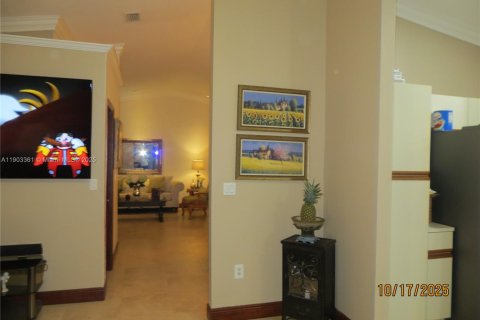 Casa en venta en Miami, Florida, 3 dormitorios, 212.1 m2 № 1954737 - foto 26