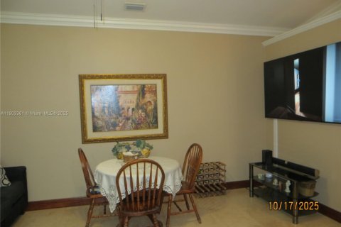 Casa en venta en Miami, Florida, 3 dormitorios, 212.1 m2 № 1954737 - foto 18