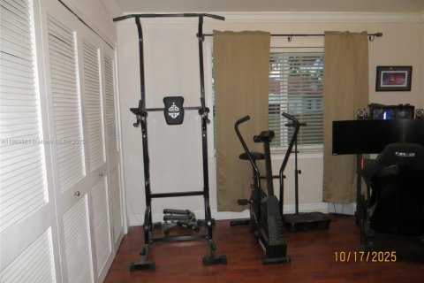 Casa en venta en Miami, Florida, 3 dormitorios, 212.1 m2 № 1954737 - foto 13