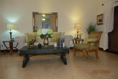 Casa en venta en Miami, Florida, 3 dormitorios, 212.1 m2 № 1954737 - foto 4