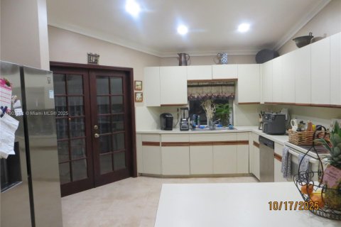 Casa en venta en Miami, Florida, 3 dormitorios, 212.1 m2 № 1954737 - foto 10