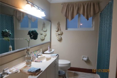 Casa en venta en Miami, Florida, 3 dormitorios, 212.1 m2 № 1954737 - foto 14