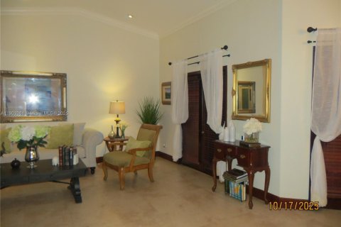 Casa en venta en Miami, Florida, 3 dormitorios, 212.1 m2 № 1954737 - foto 27
