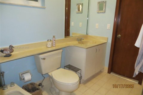 Casa en venta en Miami, Florida, 3 dormitorios, 212.1 m2 № 1954737 - foto 22