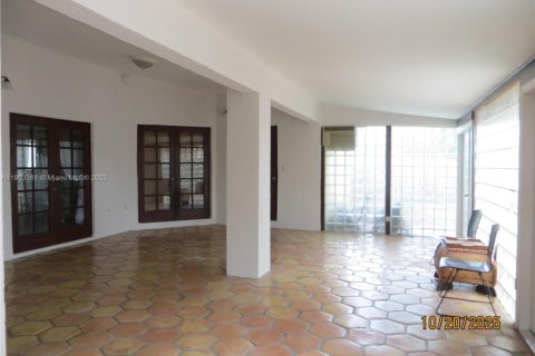 Casa en venta en Miami, Florida, 3 dormitorios, 212.1 m2 № 1954737 - foto 30