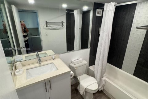 Condo in Sunny Isles Beach, Florida  № 2052851 - photo 9