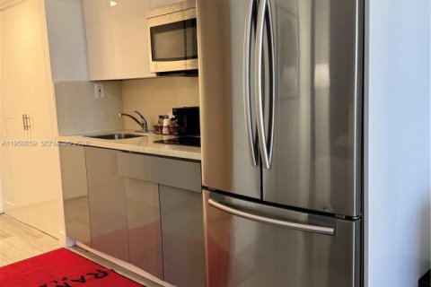 Condo in Sunny Isles Beach, Florida  № 2052851 - photo 5